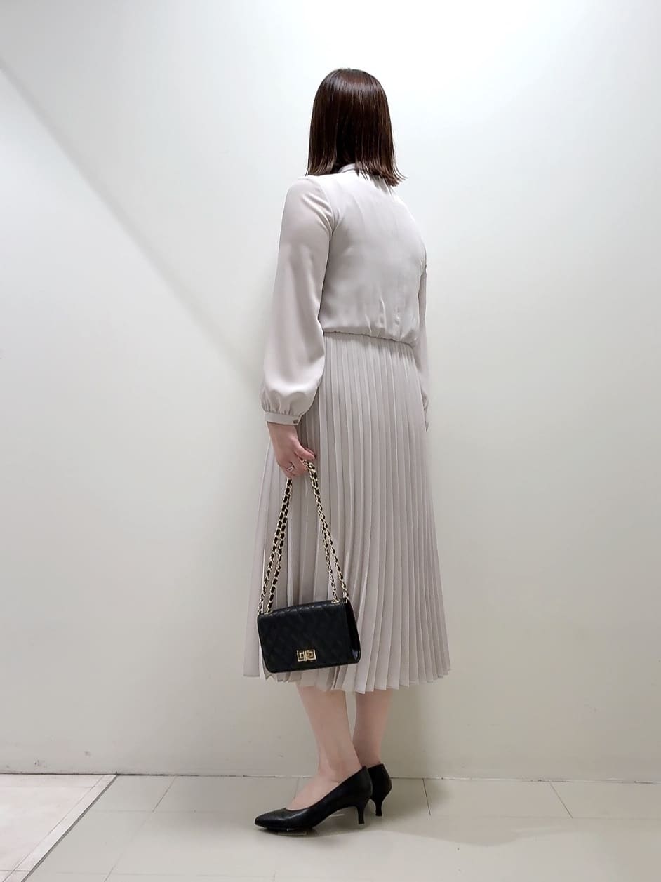 YUIさんの「UNTITLED｜◆【フォーマル/洗える】ボウタイ プリーツワンピース」を使ったコーディネート