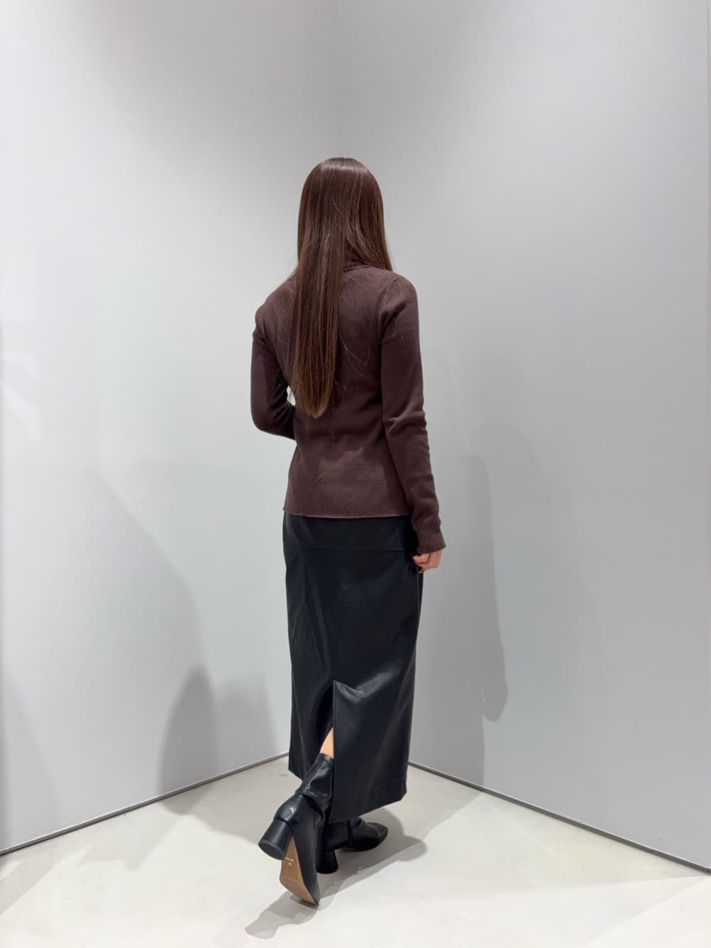 norimiさんの「INDIVI｜【セットアップ対応】シンセティックレザースカート」を使ったコーディネート