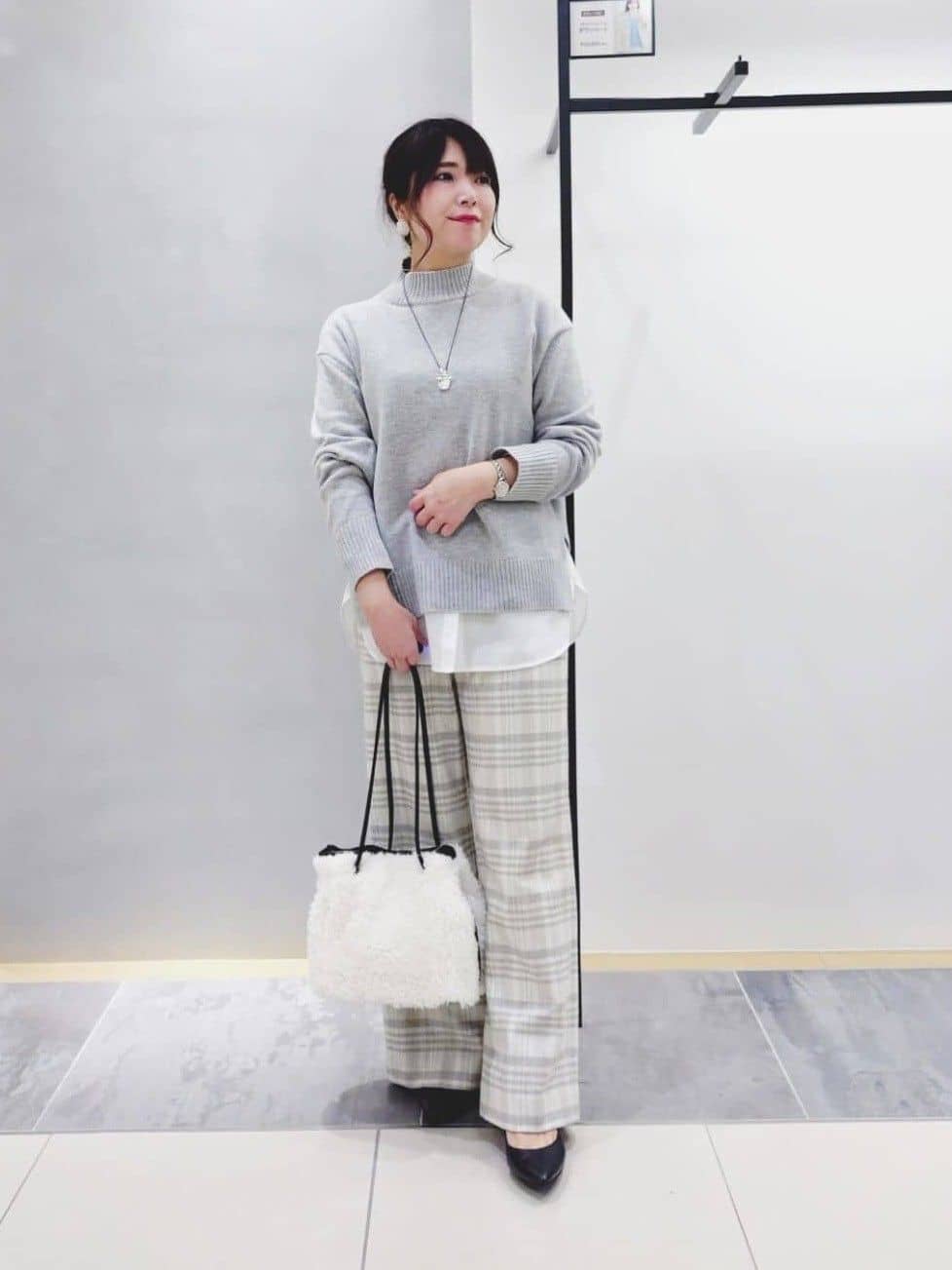 TOMOMIさんの「INDIVI｜【カシミヤ混】ミドルゲージ ハイネックニット」を使ったコーディネート