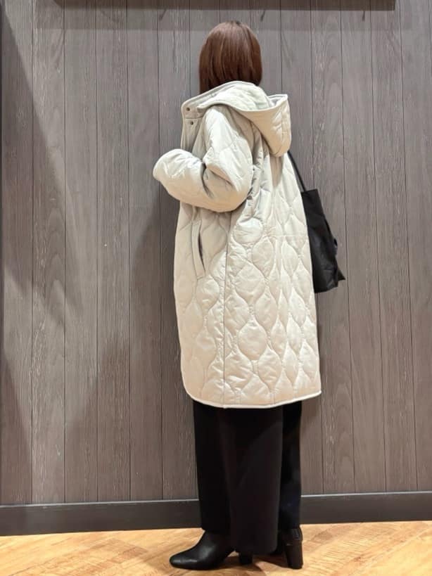 meiさんの「SHOO･LA･RUE｜【撥水/フード取り外し可】冬に嬉しいこだわり満載 ひょうたん柄キルトコート」を使ったコーディネート