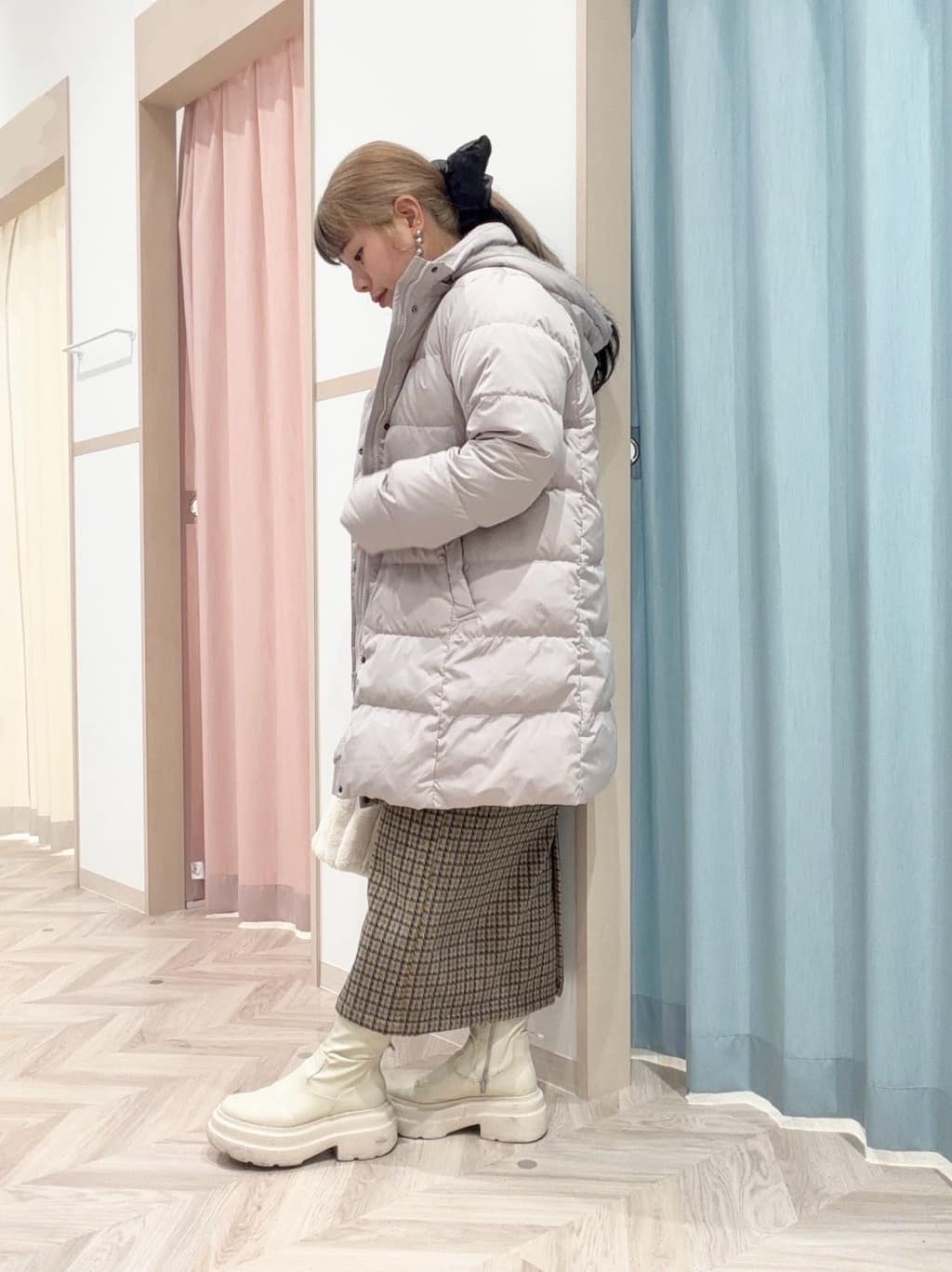 まちゃんなちゃんさんの「SHOO･LA･RUE｜【洗濯機可/撥水】フェイクファーフード ロングダウン」を使ったコーディネート