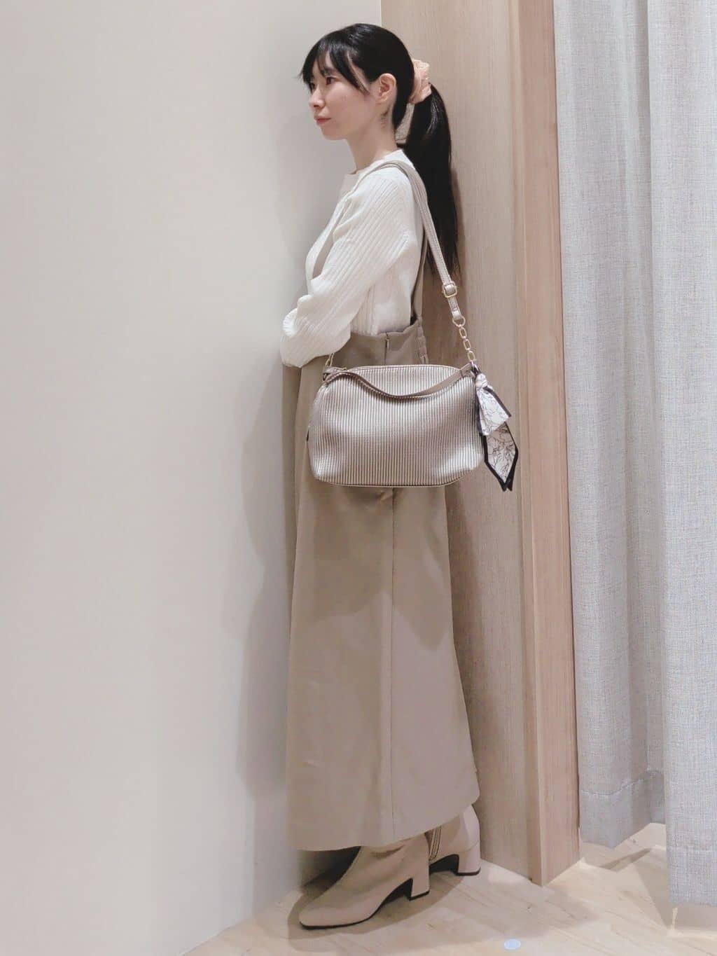 Yuiさんの「grove｜【ウエストゴム】美シルエットなハイウエストサス付きスカート」を使ったコーディネート
