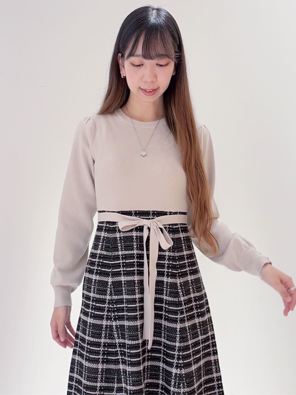 yurinaさんの「index｜チェックラメジャカードニットワンピース」を使ったコーディネート