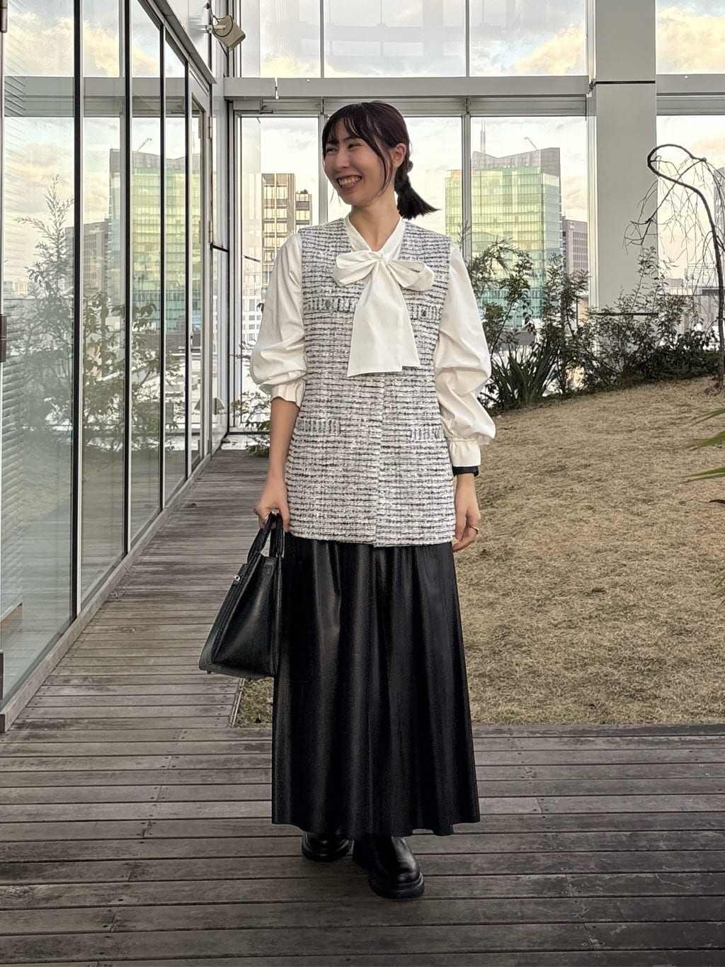 Yoshimiさんの「INDIVI｜【2点セット／洗える】ツイードジレ＆ボウタイブラウス」を使ったコーディネート