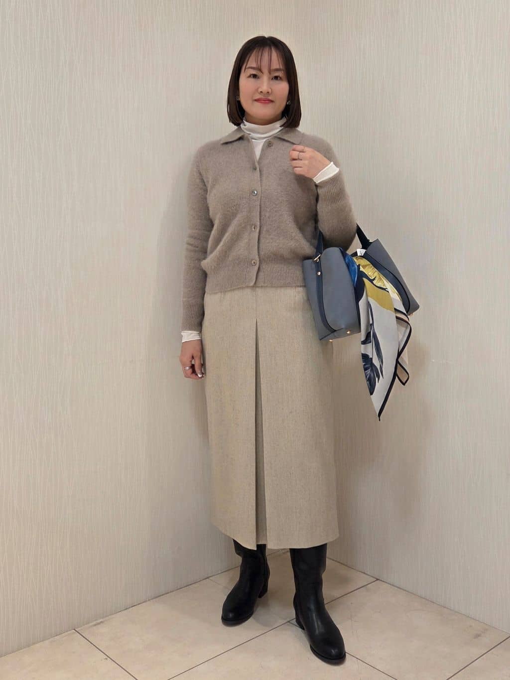 naokoさんの「UNTITLED｜【ふわふわニット/オンオフ使える】フォックスカシミヤ衿付きカーディガン」を使ったコーディネート