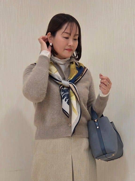 naokoさんの「UNTITLED｜【ふわふわニット/オンオフ使える】フォックスカシミヤ衿付きカーディガン」を使ったコーディネート