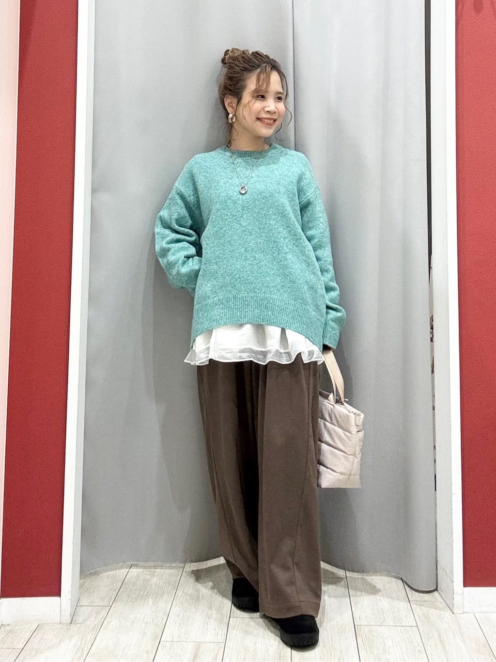 shioさんの「SHOO･LA･RUE｜【撥水/洗える】ショートフーディーダウン」を使ったコーディネート