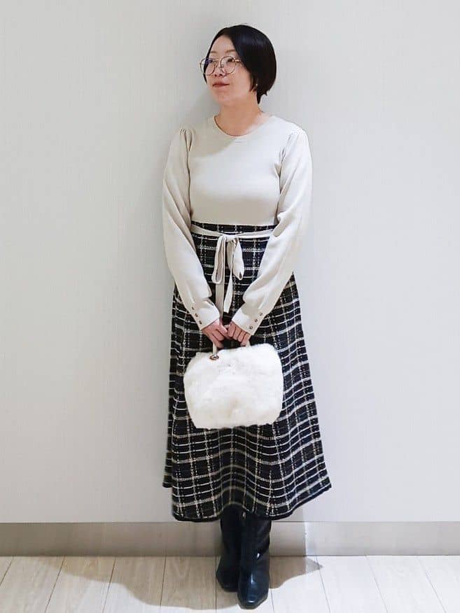 KaHoさんの「index｜チェックラメジャカードニットワンピース」を使ったコーディネート