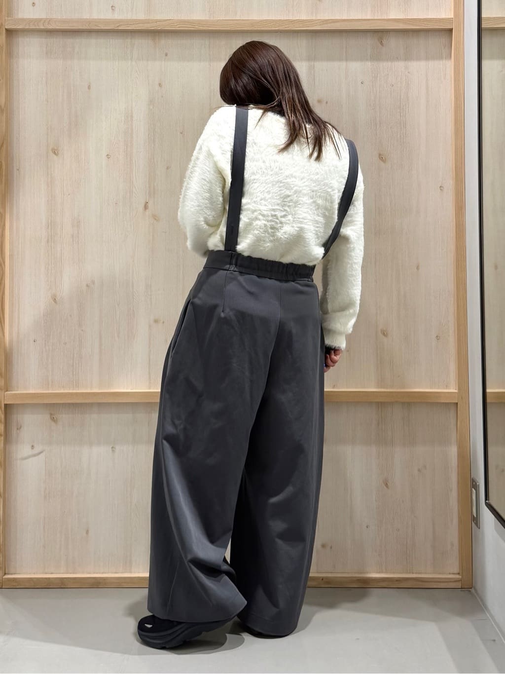 nanaさんの「THE SHOP TK｜【華やかで柔らか】ふわふわフェザーニット/洗える・前後2WAY」を使ったコーディネート