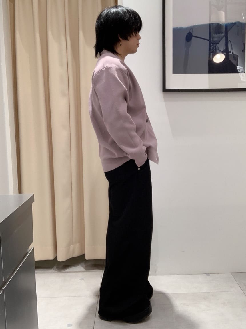 坂。さんの「THE SHOP TK｜【季節の変わり目に最適】ニットカーディガン ドライタッチ／軽量」を使ったコーディネート