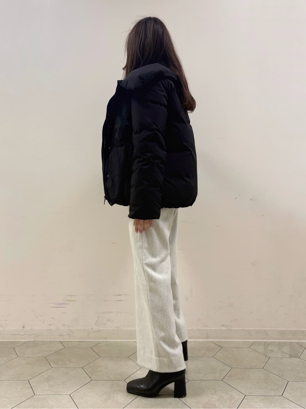 kahoさんの「INDIVI｜【撥水／洗える／デザイン衿】ステッチレス ショートダウンコート」を使ったコーディネート