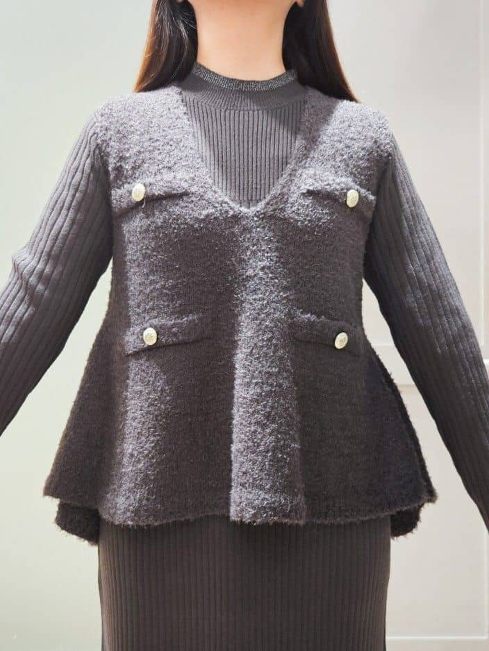 maiさんの「grove｜【2点SET/体型カバー】一枚で決まる、ペプラムベスト&times;ニットワンピース」を使ったコーディネート