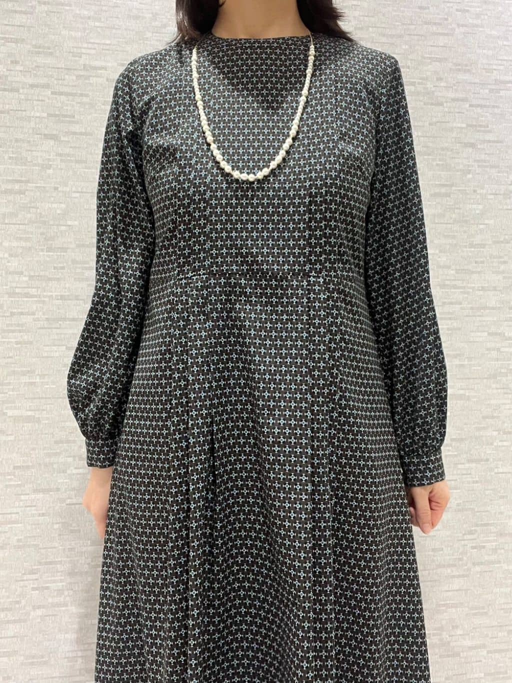 marikoさんの「Reflect｜【お食事会やお出かけに◎】ふんわりジャカード編みカーディガン」を使ったコーディネート
