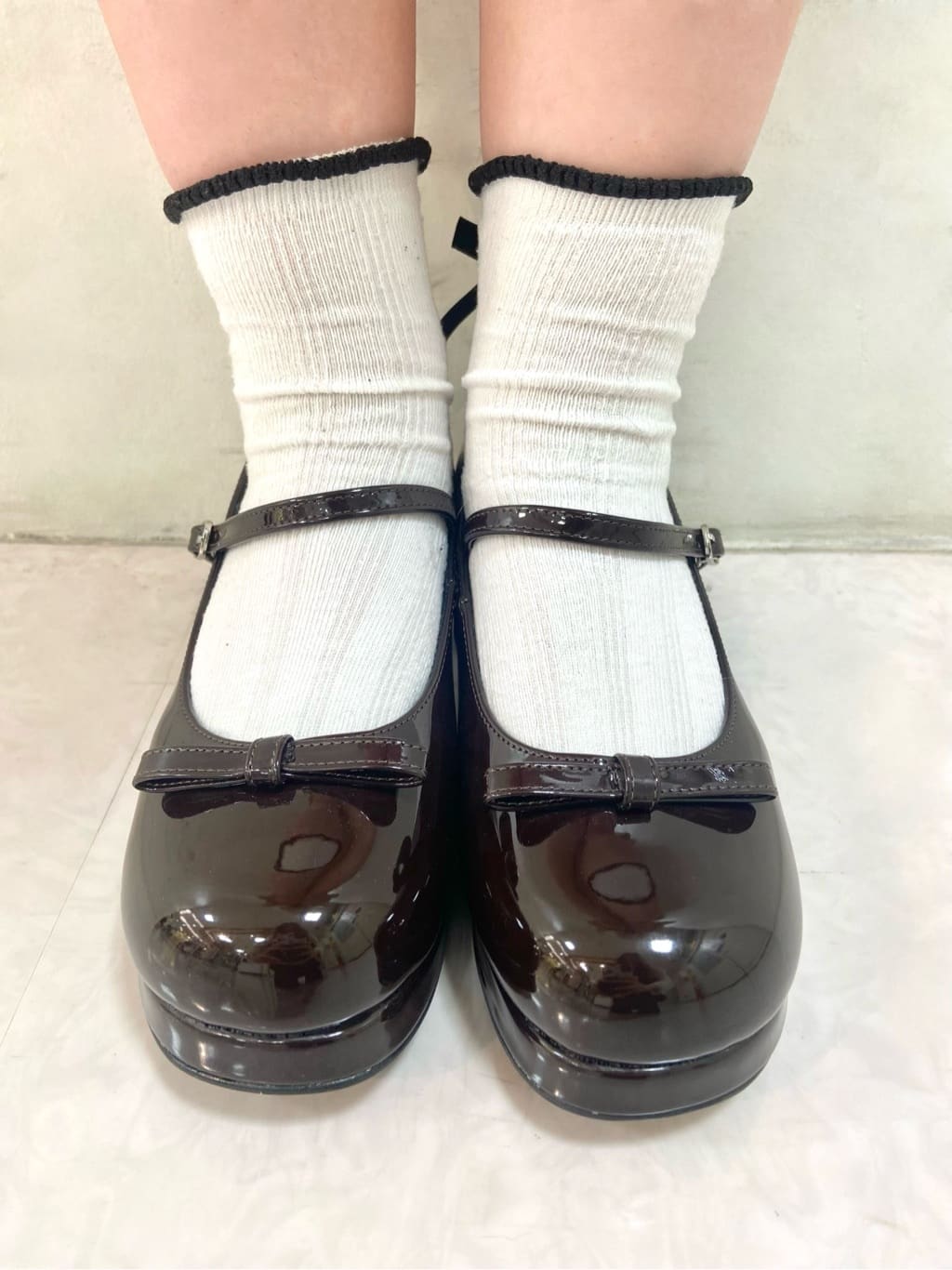 kanaさんの「ESPERANZA｜リボン付きストラップパンプス」を使ったコーディネート