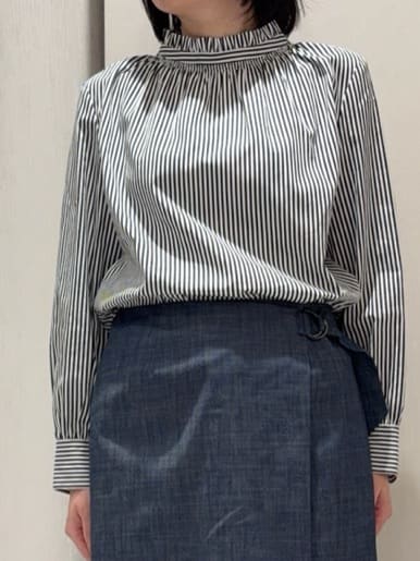 わたなべさんの「UNTITLED｜◆【コットン100/洗える】シャーリングフリルネックブラウス」を使ったコーディネート