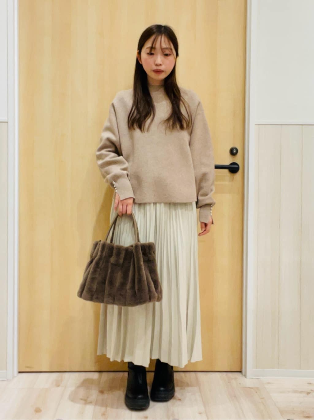 minamiさんの「SHOO･LA･RUE｜【洗濯機可/S-LL】きれいめにもカジュアルにも スエードライク プリーツスカート」を使ったコーディネート