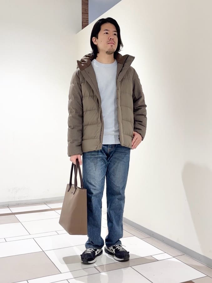 及川さんの「TAKEO KIKUCHI｜カラーコンビ ダウンブルゾン」を使ったコーディネート