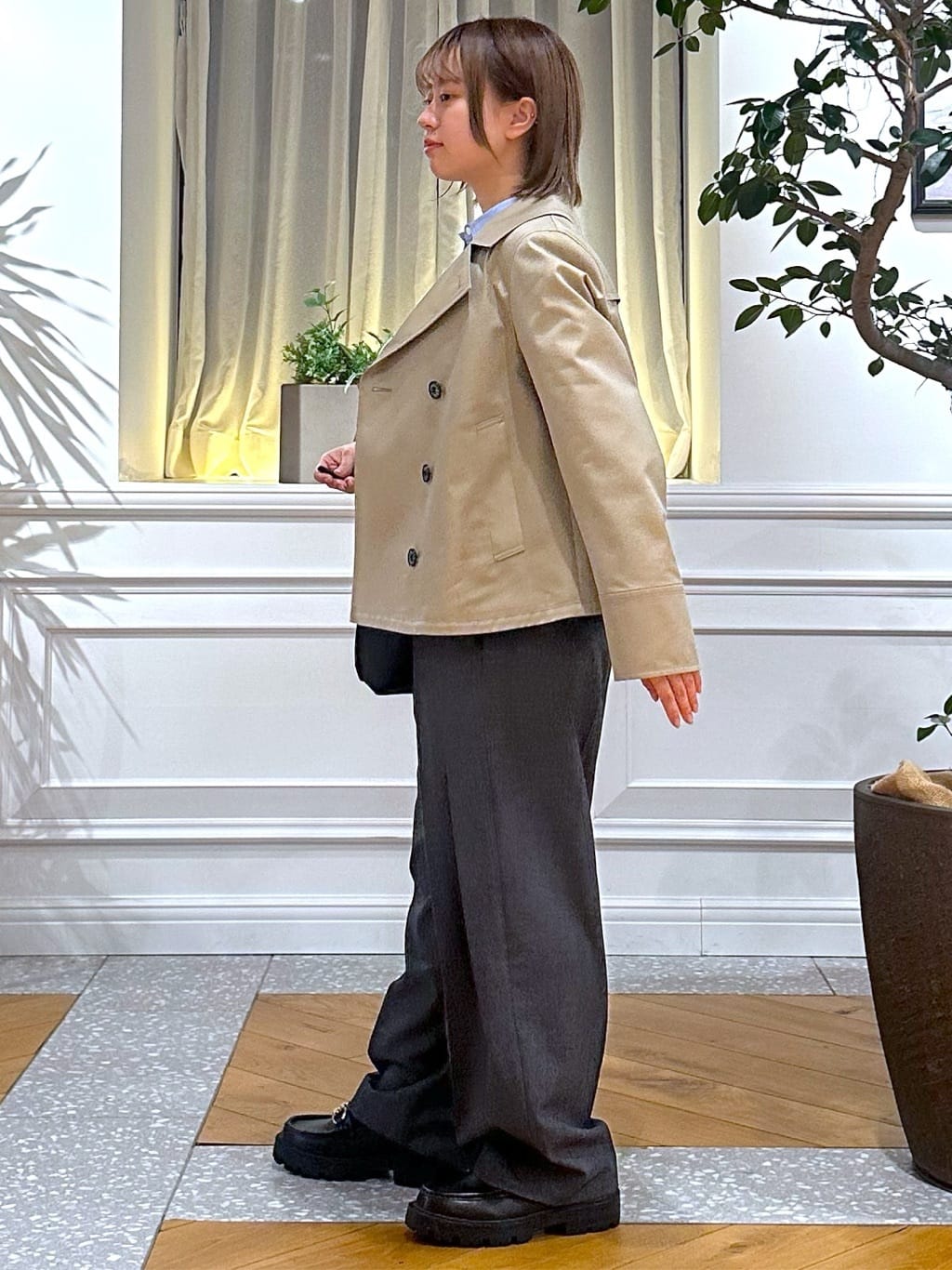 なべこさんの「DRESSTERIOR｜【ウォッシャブル/撥水素材】Aラインショートトレンチジャケット」を使ったコーディネート