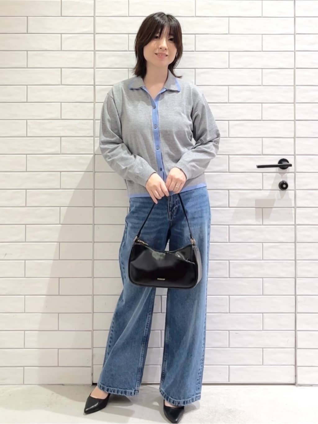 しおりさんの「OPAQUE.CLIP｜ダブルカラーポロ衿配色ニット【洗濯機OK】」を使ったコーディネート