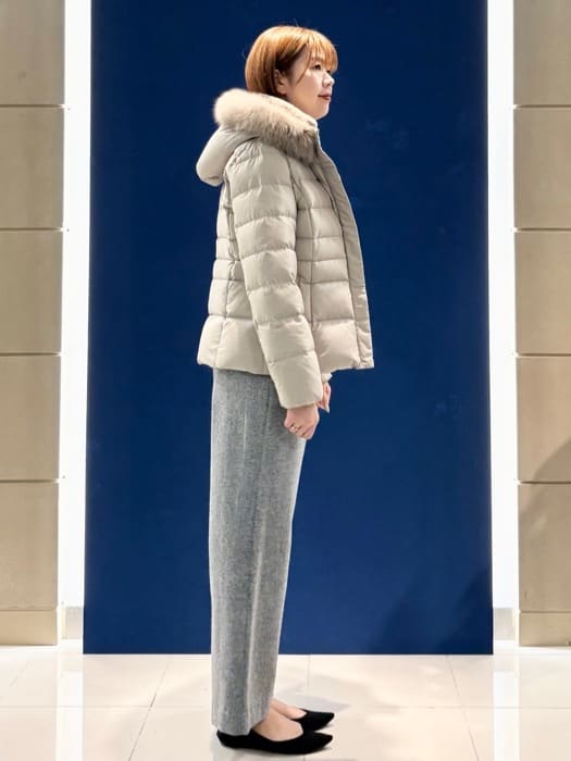 まいこさんの「INDIVI｜【名品／撥水／抗菌防臭】ショート丈リサイクルダウンコート」を使ったコーディネート