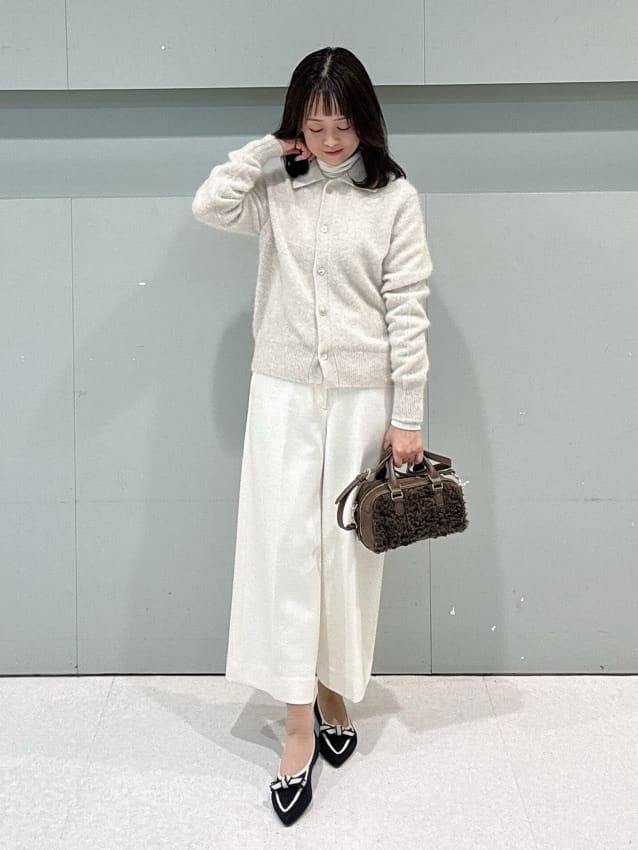 makiさんの「UNTITLED｜【ふわふわニット/オンオフ使える】フォックスカシミヤ衿付きカーディガン」を使ったコーディネート
