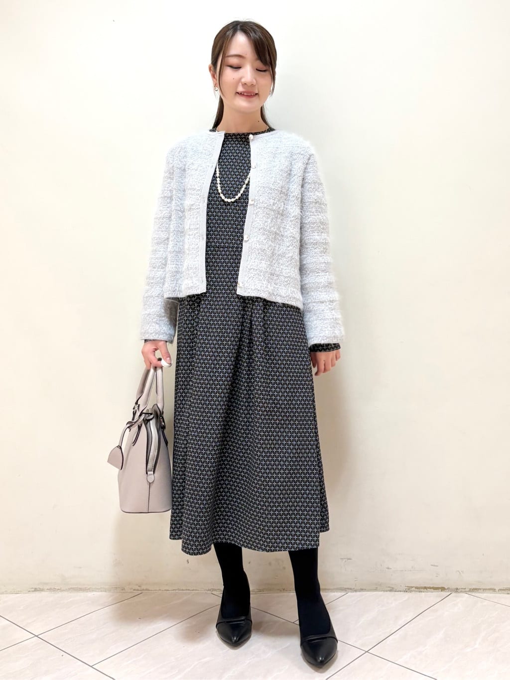 mikiさんの「Reflect｜【お食事会やお出かけに◎】ふんわりジャカード編みカーディガン」を使ったコーディネート