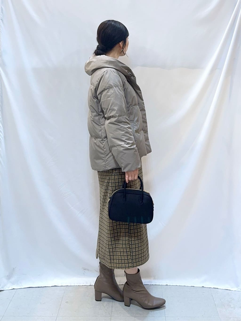 𝐇𝐢𝐫𝐨𝐦𝐢さんの「SHOO･LA･RUE｜【撥水/洗える】ショートフーディーダウン」を使ったコーディネート