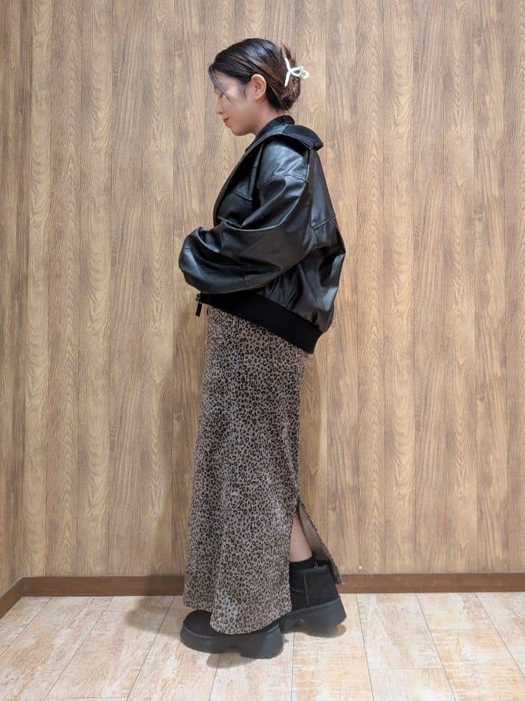 ｍｉｓａｋｉさんの「SHOO･LA･RUE｜【S-LL】大人綺麗 レザー調リブブルゾン」を使ったコーディネート