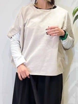 misakiさんの「SHOO･LA･RUE｜【体型カバー/2点セット】ポンチョ風 スエードライクトップス+ロンT」を使ったコーディネート