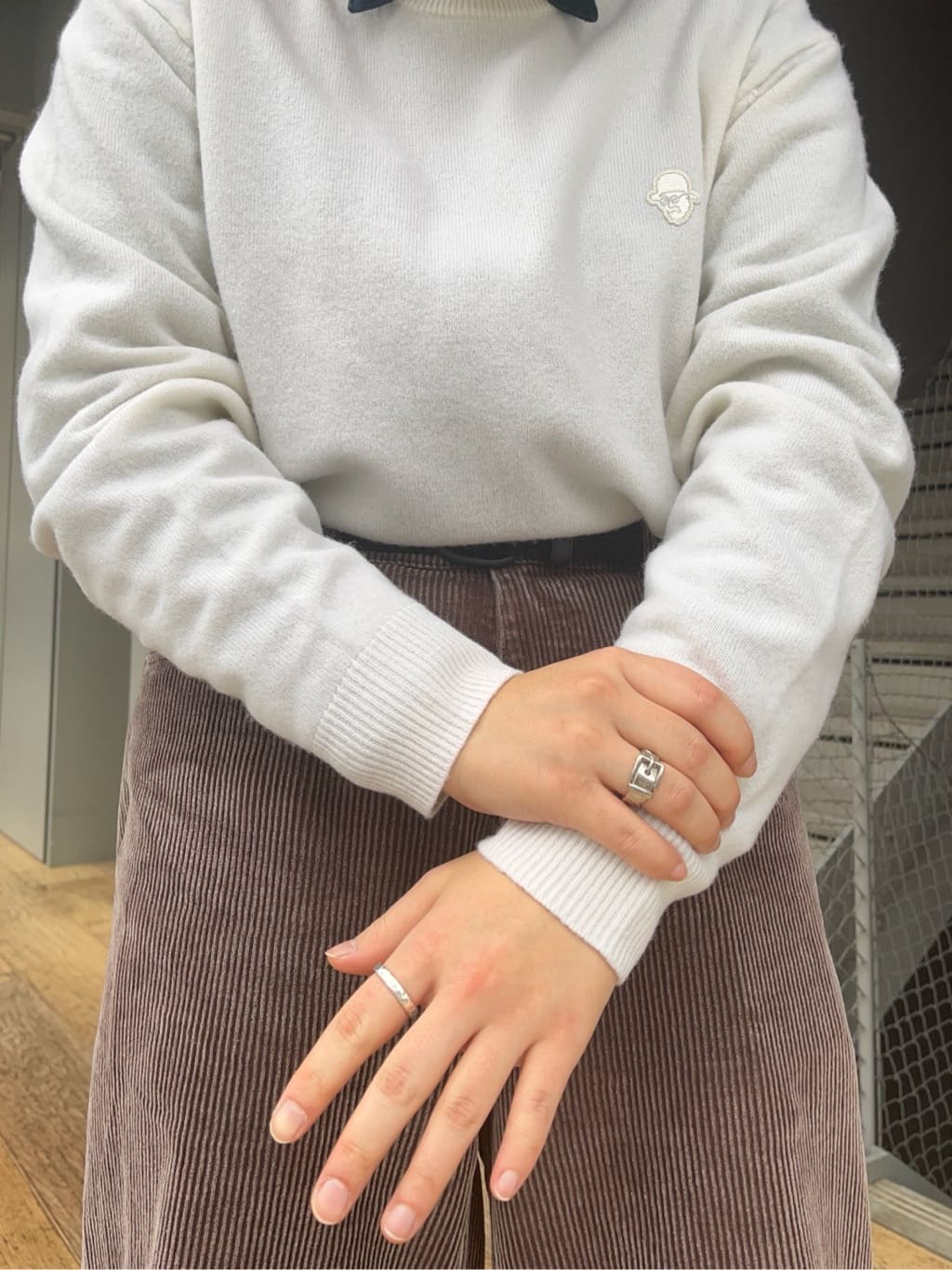 karunaさんの「TAKEO KIKUCHI｜【Air Palette Knit】ワンポイント カラーニット プルオーバー」を使ったコーディネート