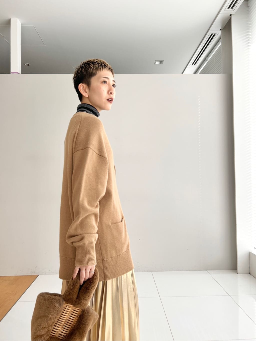 OCHIAIさんの「DRESSTERIOR｜シルクブレンドメリノウールリブプルオーバー」を使ったコーディネート