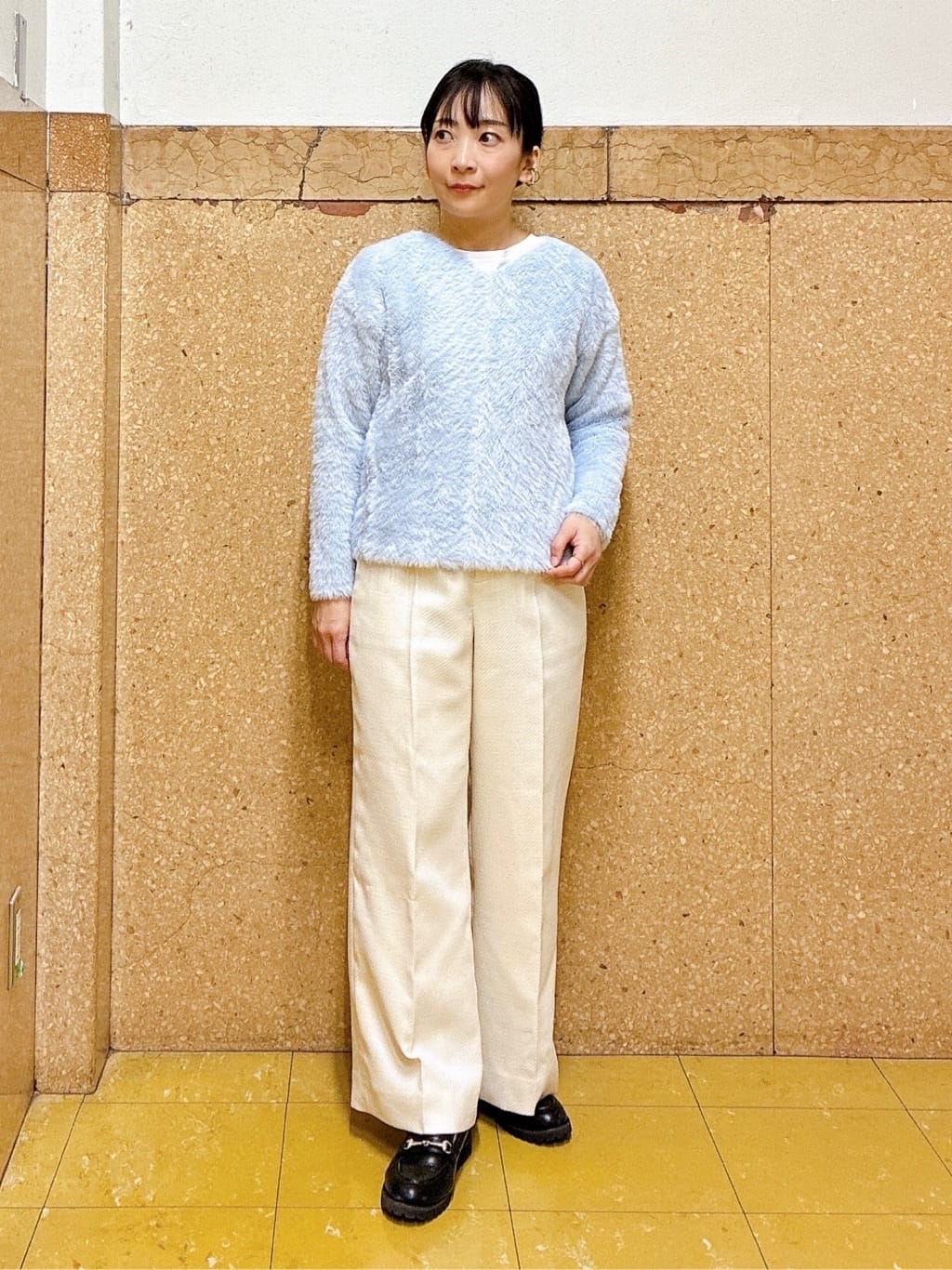 hattoriさんの「INDIVI｜【褒められパンツ/ウール調素材】ラメ混ワイドパンツ」を使ったコーディネート