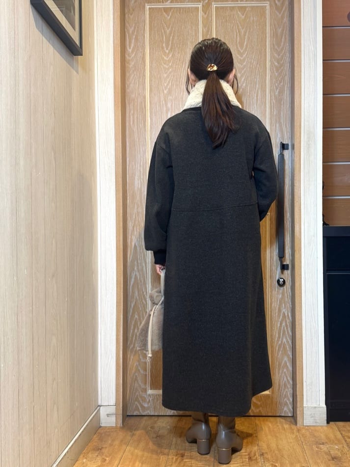 KAORIさんの「SHOO･LA･RUE｜ファー&times;パール風付きニットティペット」を使ったコーディネート