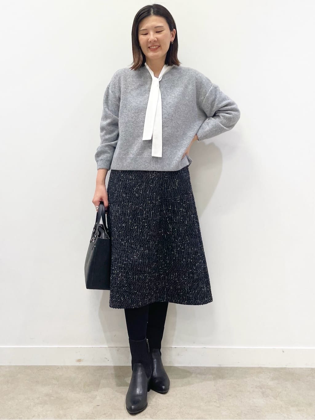 あやたかさんの「Reflect｜【選べる5色／ゆったりシルエット】Vネックスパンコールニット」を使ったコーディネート