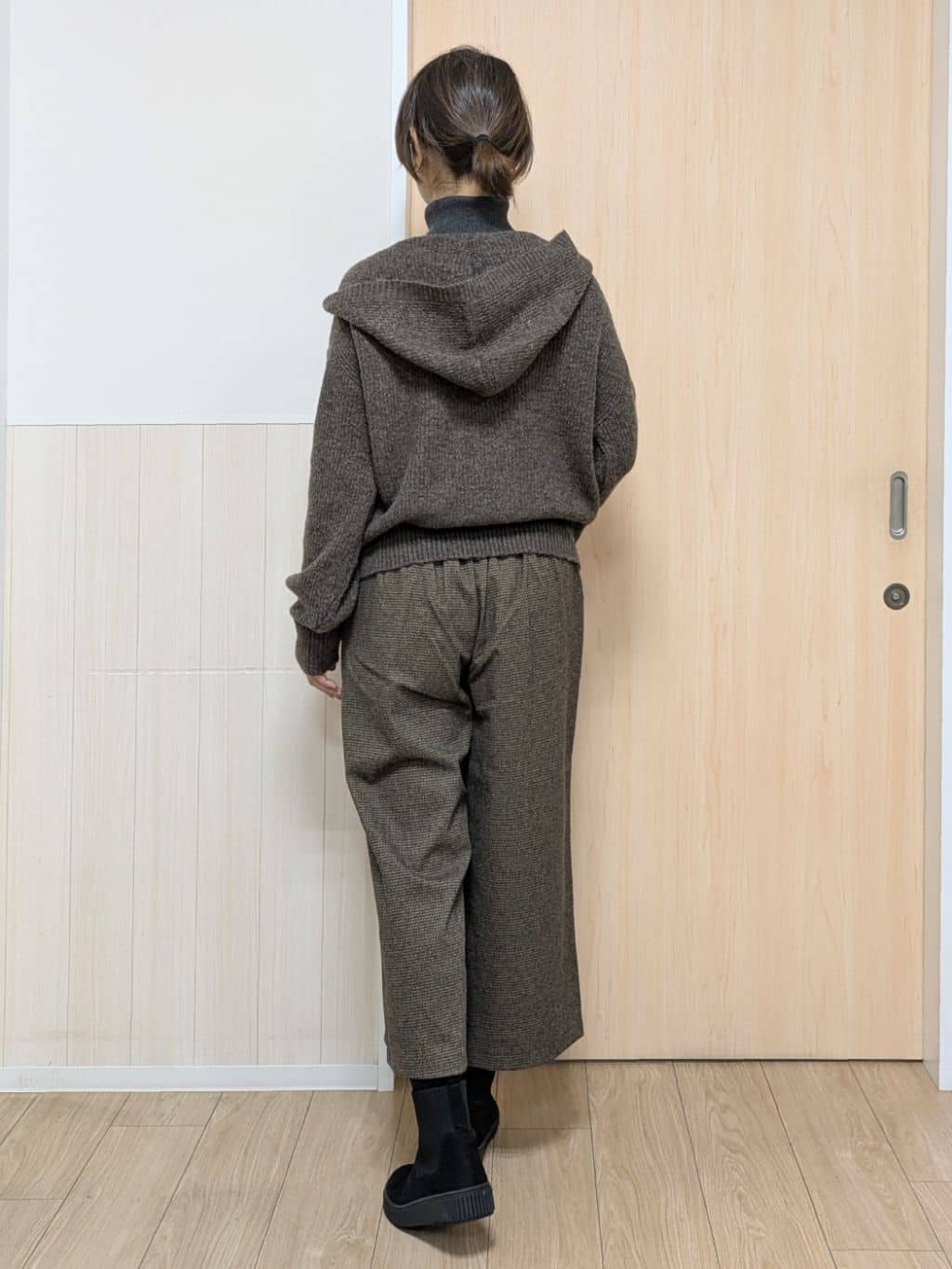 YuAさんの「SHOO･LA･RUE｜【S-LL】お顔周りをすっきり魅せる ふんわり Vネックフードニット」を使ったコーディネート