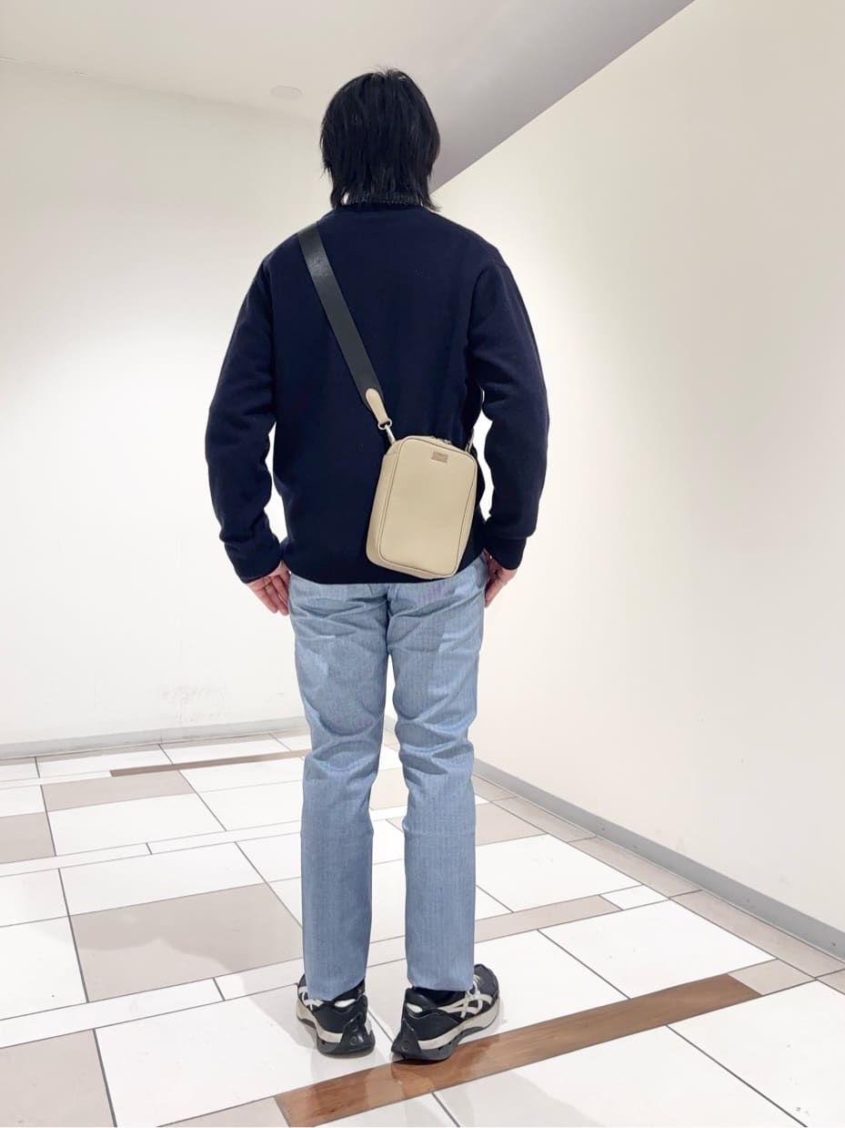 及川さんの「TAKEO KIKUCHI｜【Air Palette Knit】ワンポイント カラーニット プルオーバー」を使ったコーディネート