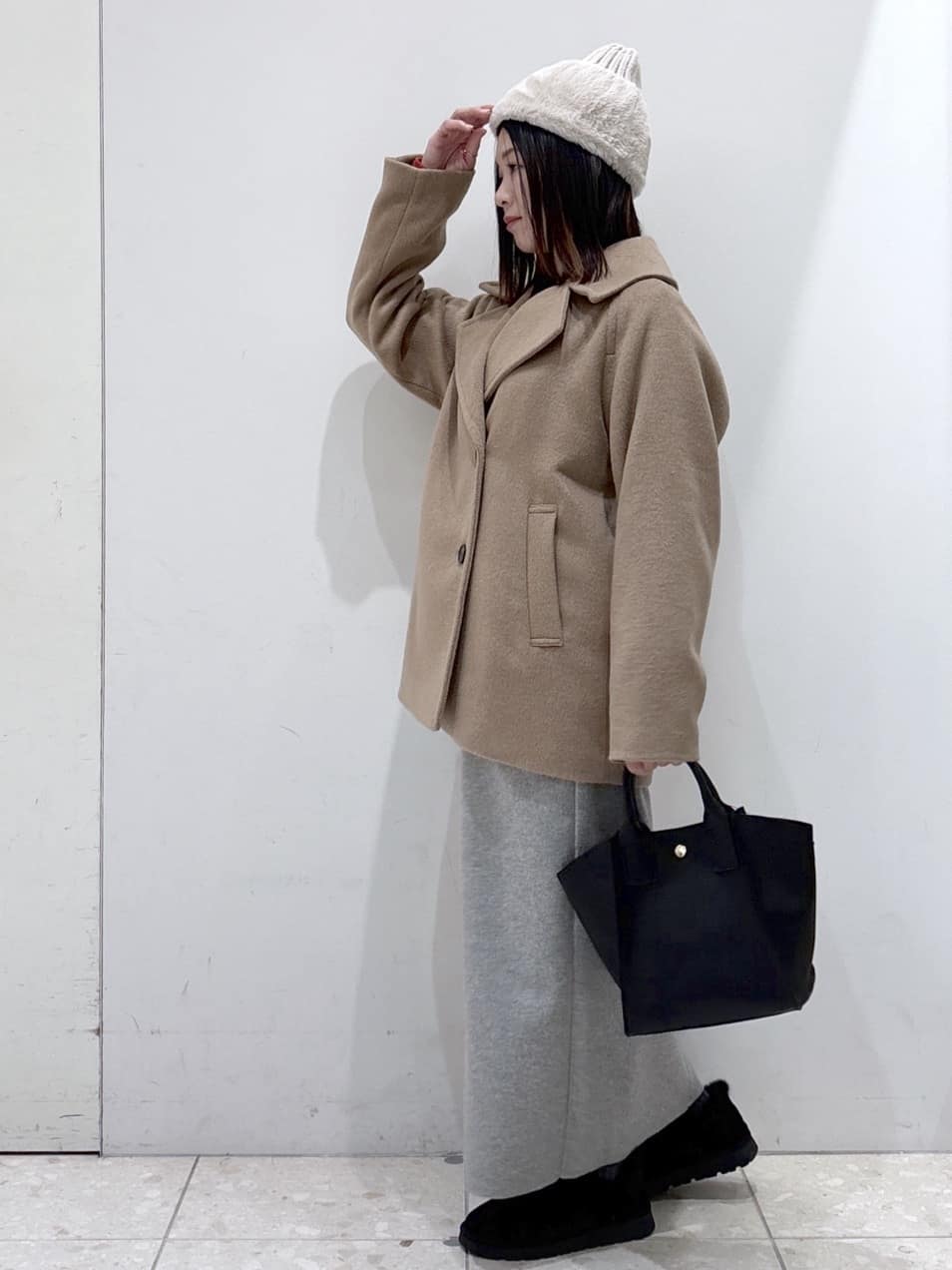 mameさんの「OPAQUE.CLIP｜カシミヤブレンドウールミドルピーコート」を使ったコーディネート