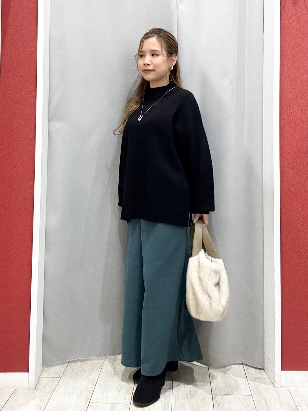 shioさんの「SHOO･LA･RUE｜【洗濯機可/撥水】フェイクファーフード ロングダウン」を使ったコーディネート