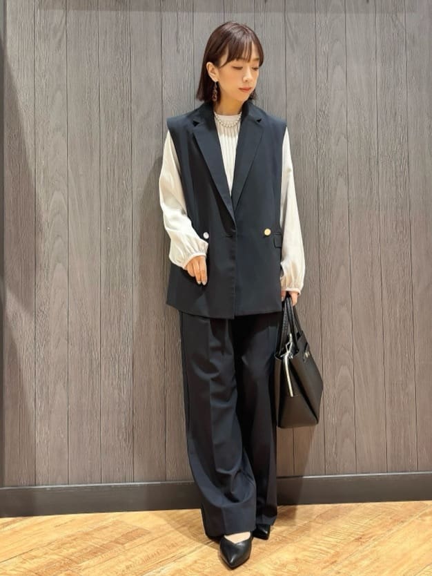 meiさんの「SHOO･LA･RUE｜【セットアップ可/S-LL/洗濯機可】サッと羽織ってこなれ見え ダブルブレストジレ」を使ったコーディネート