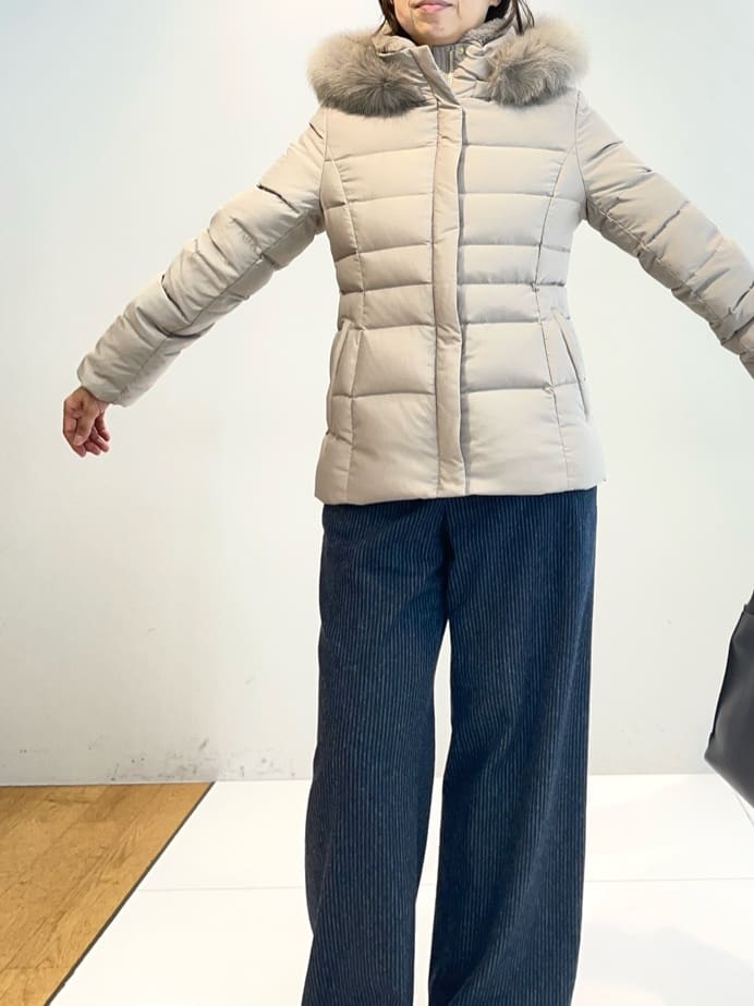 murayamaさんの「INDIVI｜【名品／撥水／抗菌防臭】ショート丈リサイクルダウンコート」を使ったコーディネート