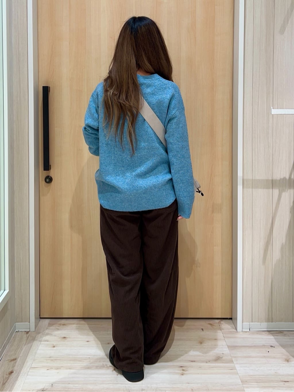ひっかさんの「SHOO･LA･RUE｜【S-LL】大人っぽく穿ける 股上深め コーデュロイカーブパンツ」を使ったコーディネート