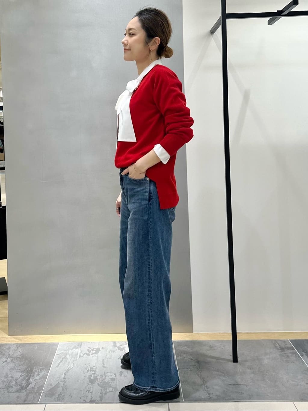 MAIさんの「INDIVI｜【褒められデニム】ワイドストレート デニムパンツ」を使ったコーディネート