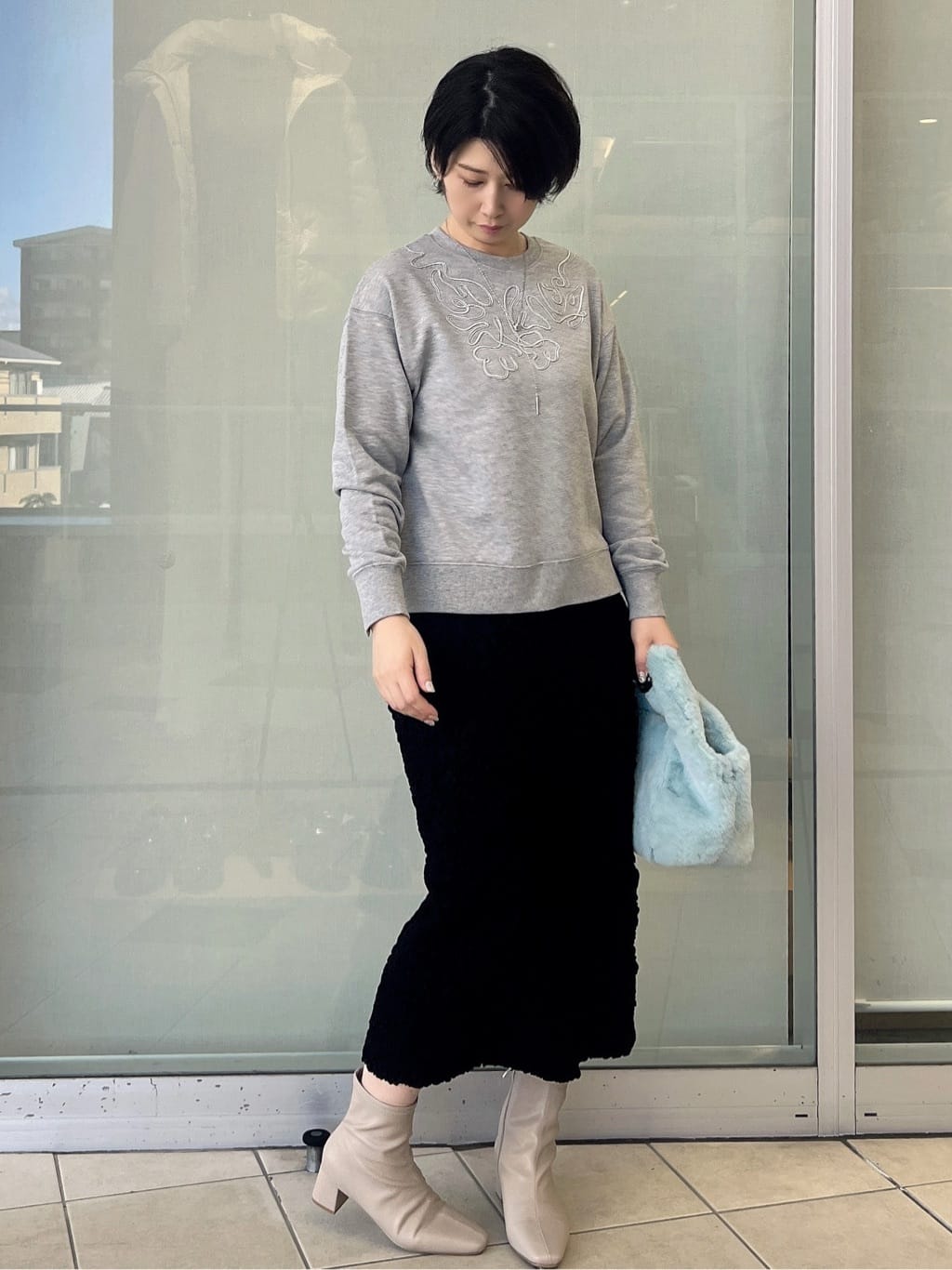 yo-koさんの「OPAQUE.CLIP｜コード刺繍裏毛プルオーバー【洗濯機OK】」を使ったコーディネート