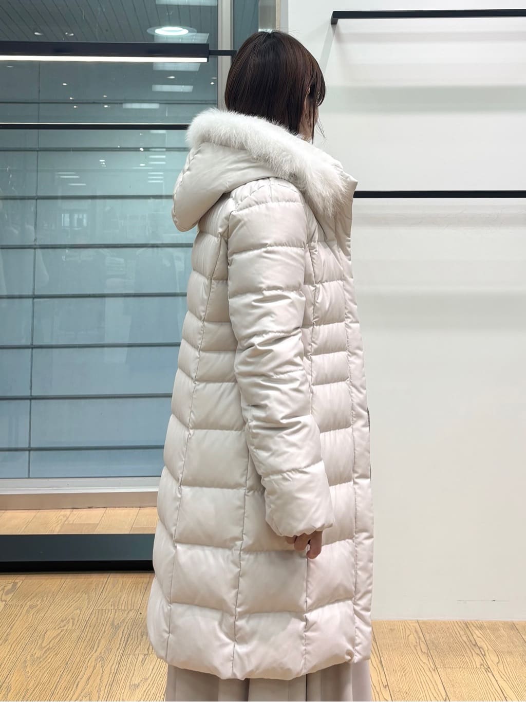 asamiさんの「INDIVI｜レザー調ギャザースカート」を使ったコーディネート