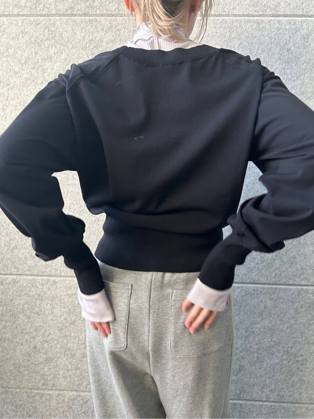 honoka Aさんの「CODE A｜V pullover knit」を使ったコーディネート