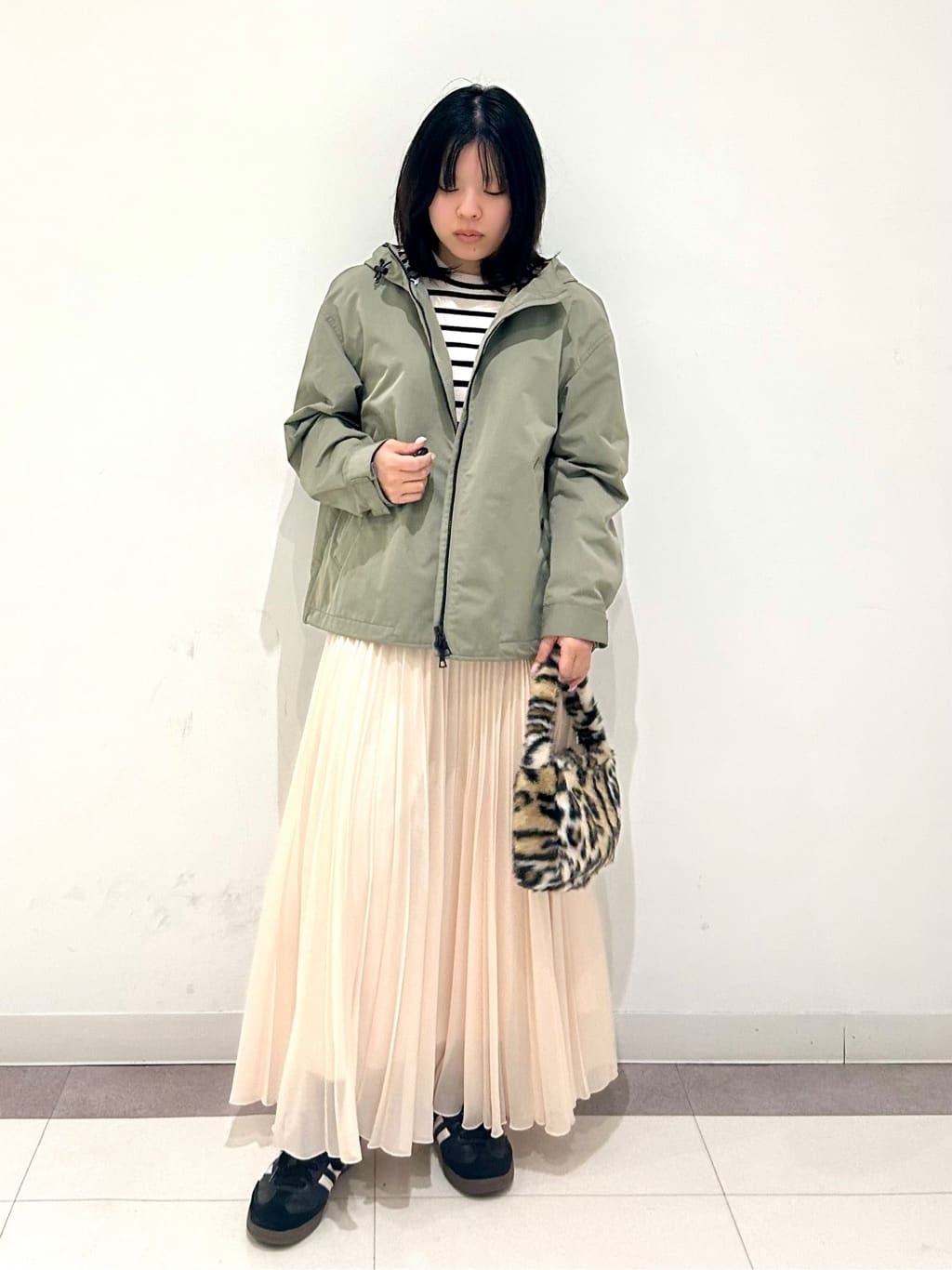 とりみさんの「DRESSTERIOR｜【ウォッシャブル/撥水素材】撥水ツイル マウンテンパーカー」を使ったコーディネート