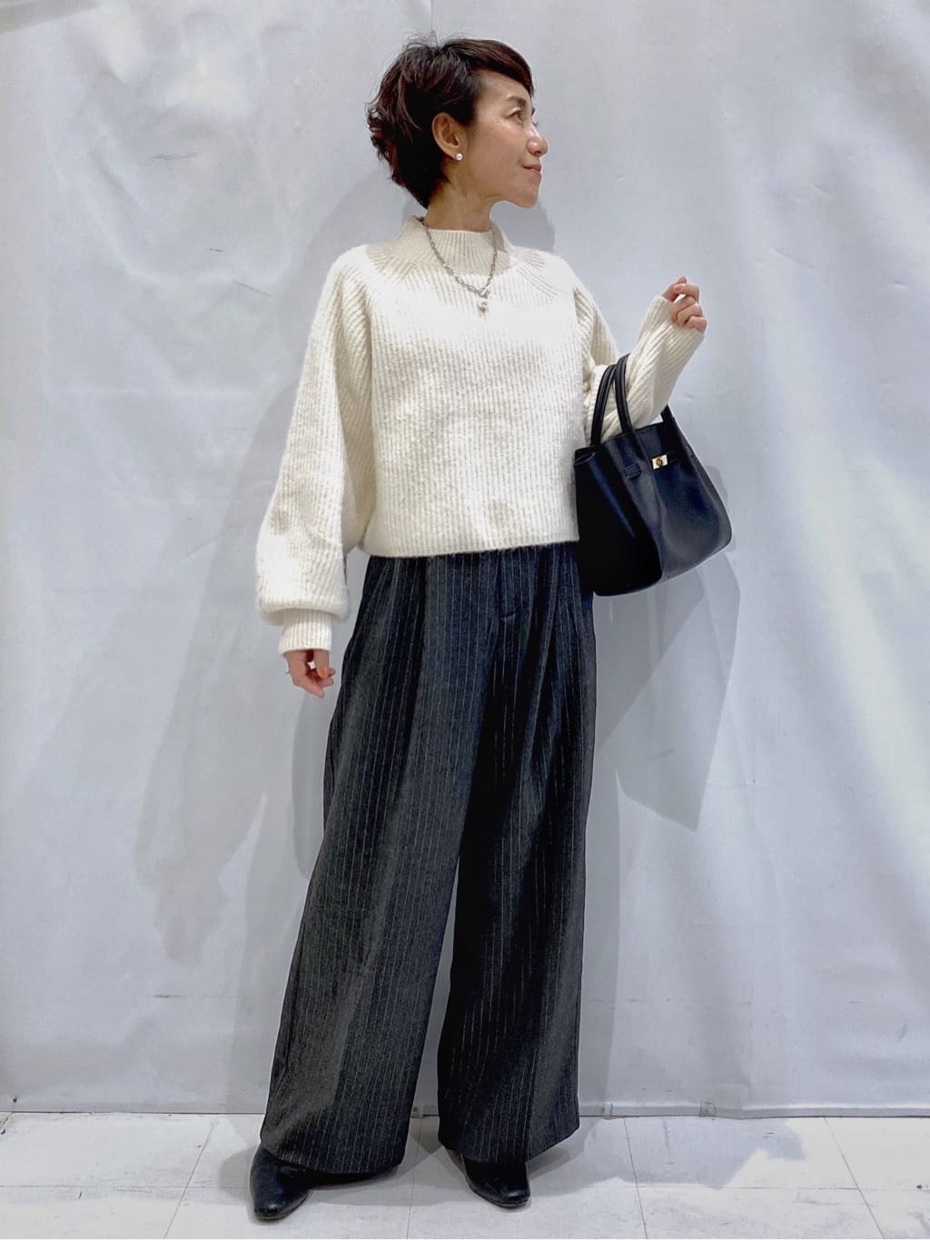 Bonさんの「OPAQUE.CLIP｜チェーン&times;フェイクパール マンテルネックレス」を使ったコーディネート
