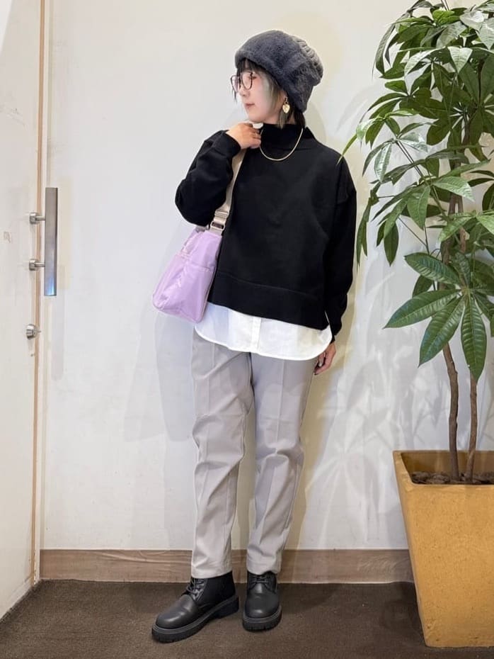 misakiさんの「SHOO･LA･RUE｜【2点セット/洗濯機可/S-LL】着回しがきく もちもちハイネックニット+裾シャツインナー」を使ったコーディネート