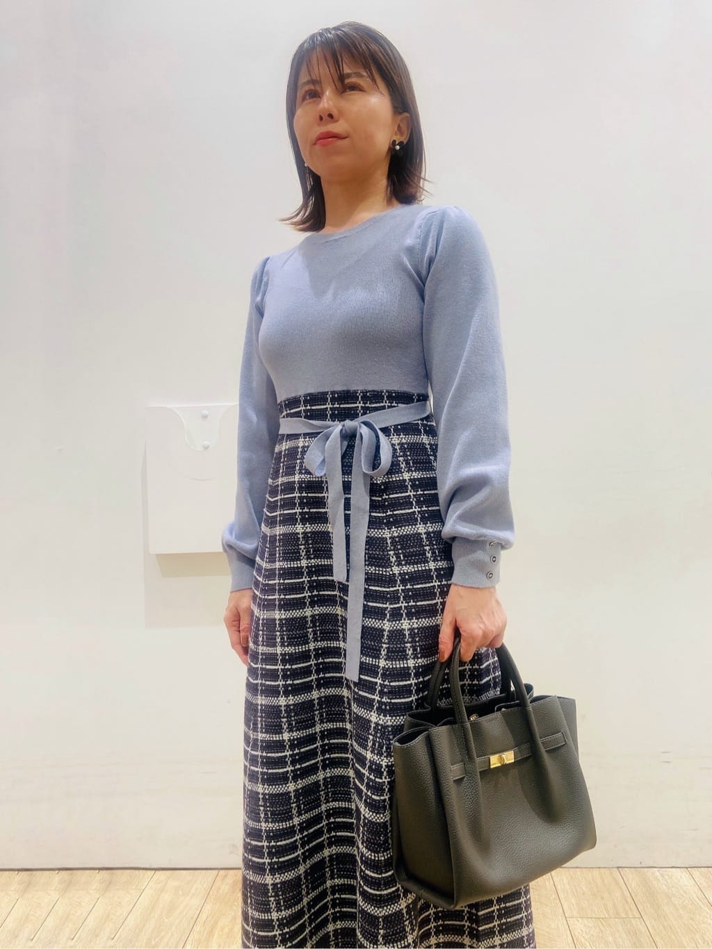 YUKOさんの「index｜チェックラメジャカードニットワンピース」を使ったコーディネート