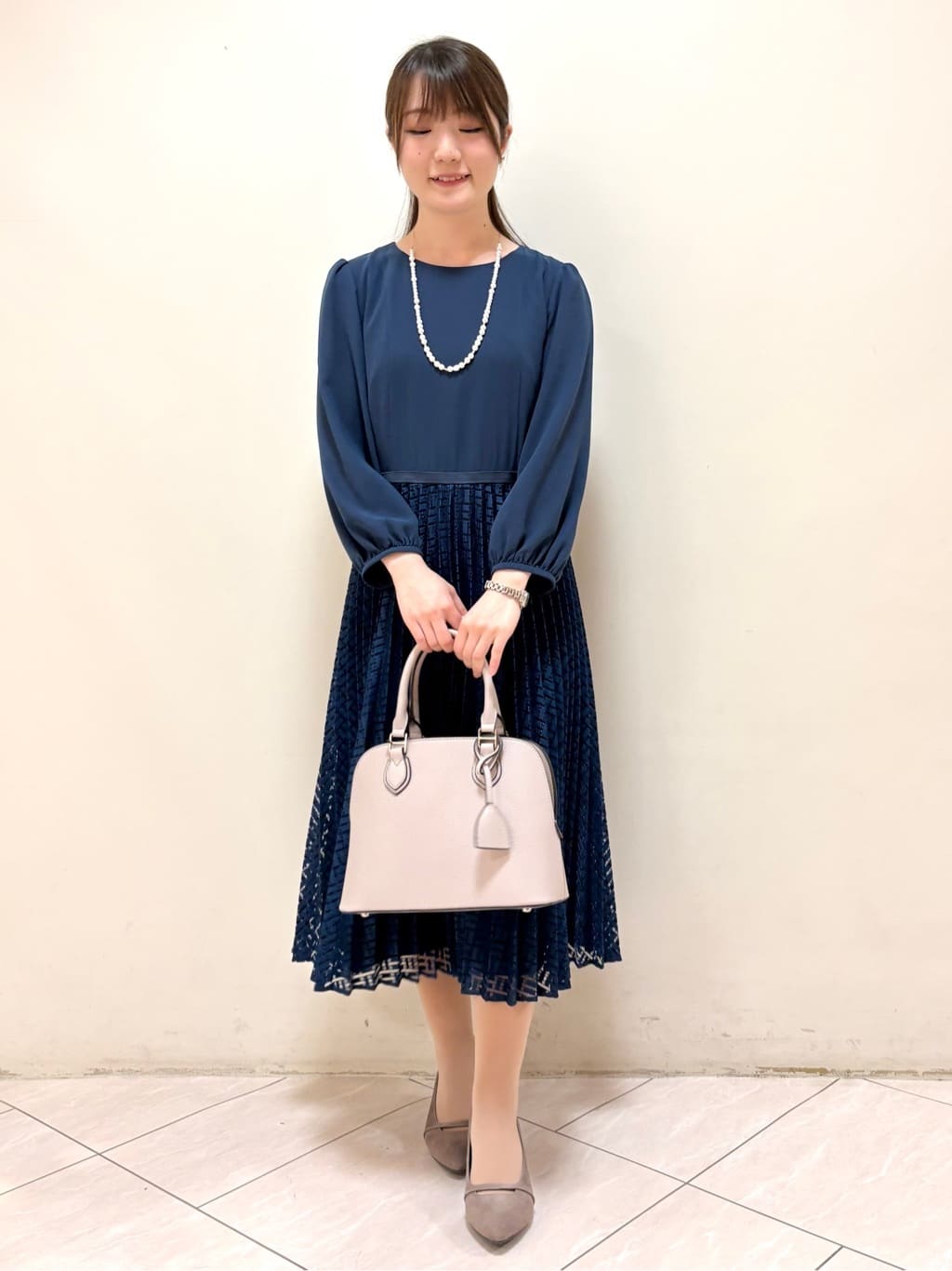 mikiさんの「Reflect｜【SS-4Lサイズ】シフォン&times;幾何柄レースプリーツワンピース」を使ったコーディネート